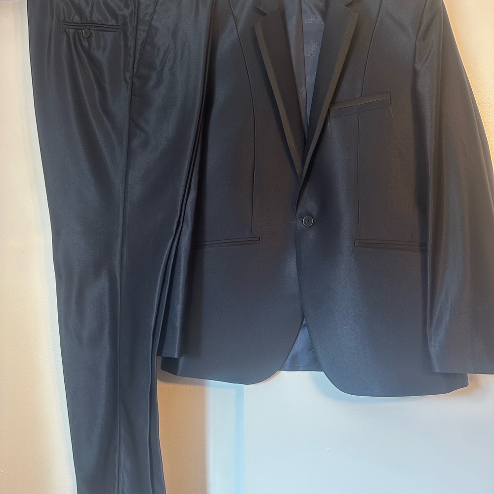 Slim Fit Navy Blue Men's Suit, Brand New.